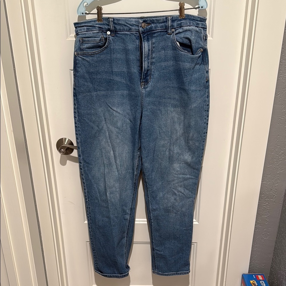 American Eagle 14 regular Curvy Mom Jeans